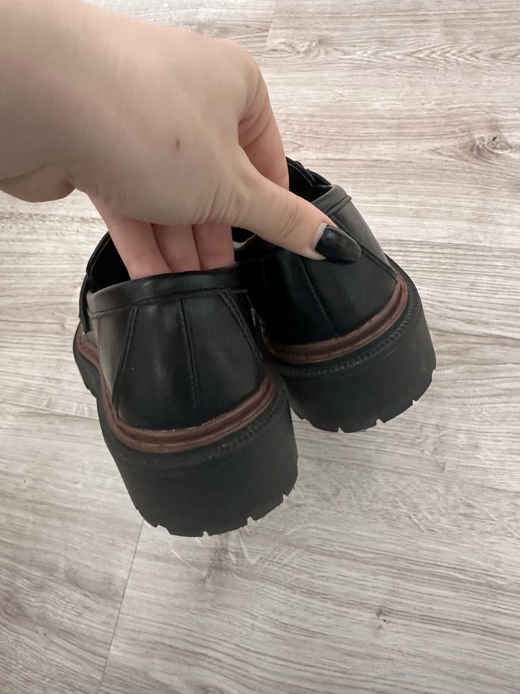 Loafersy mokasyny z klamrą na grubej podeszwie