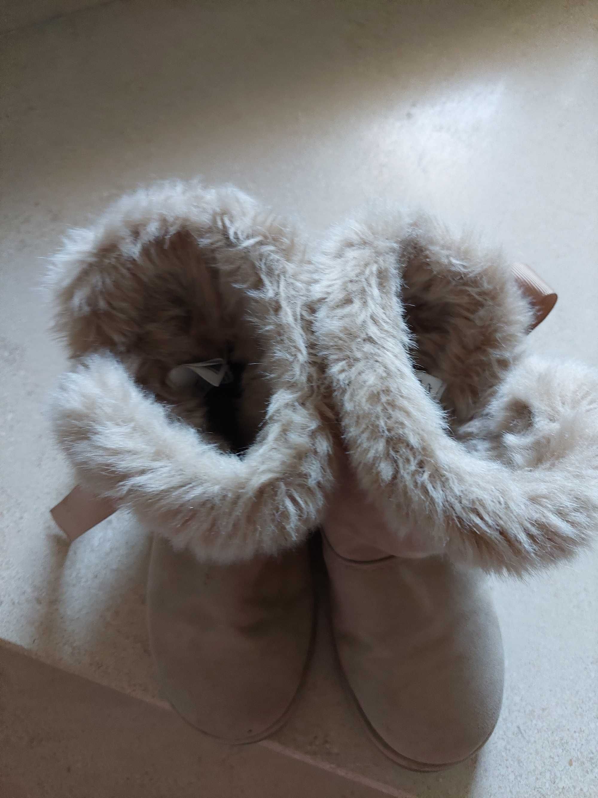 Botas de menina com pêlo