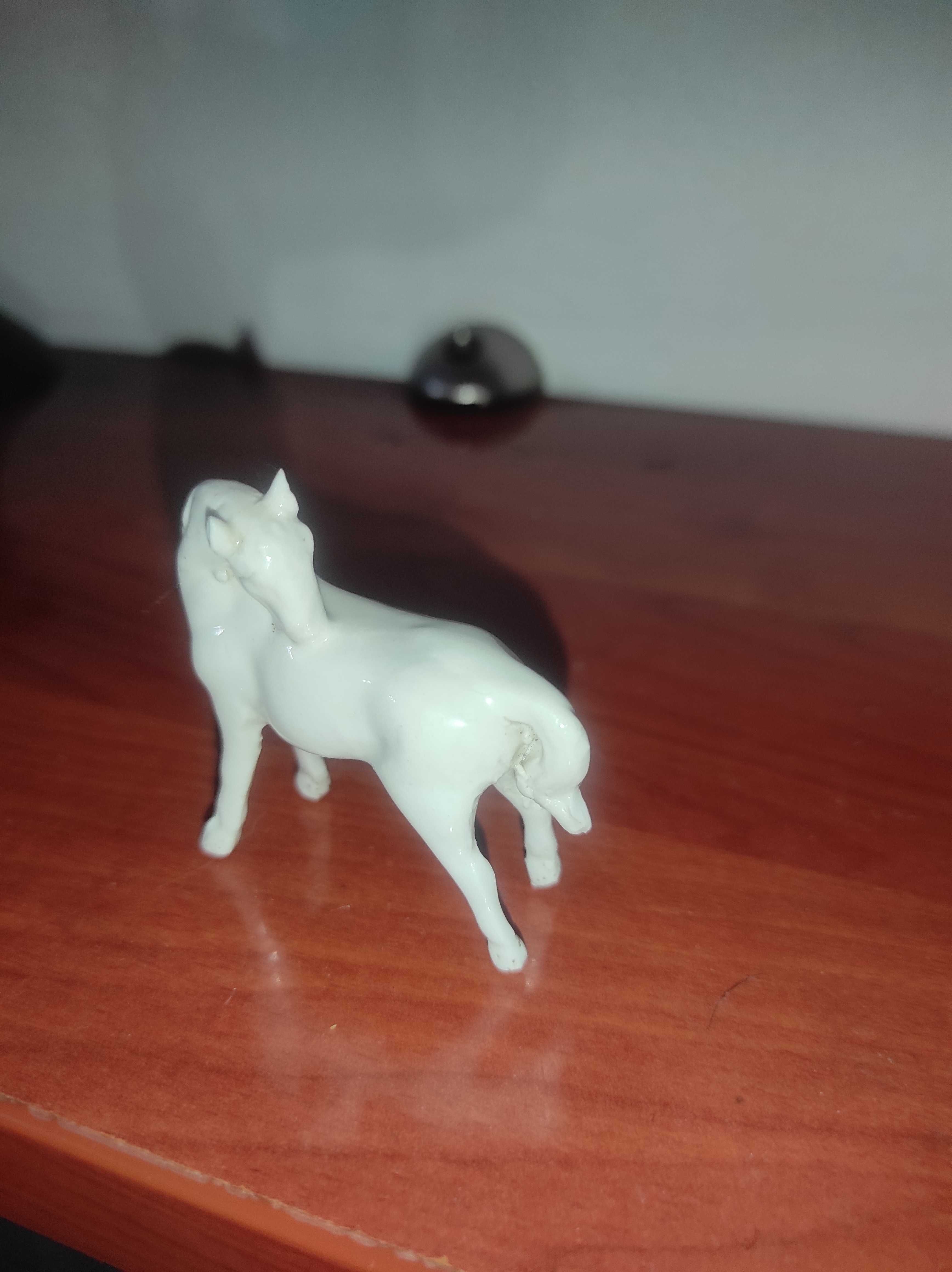 Cavalo em Porcelana Sem Marca