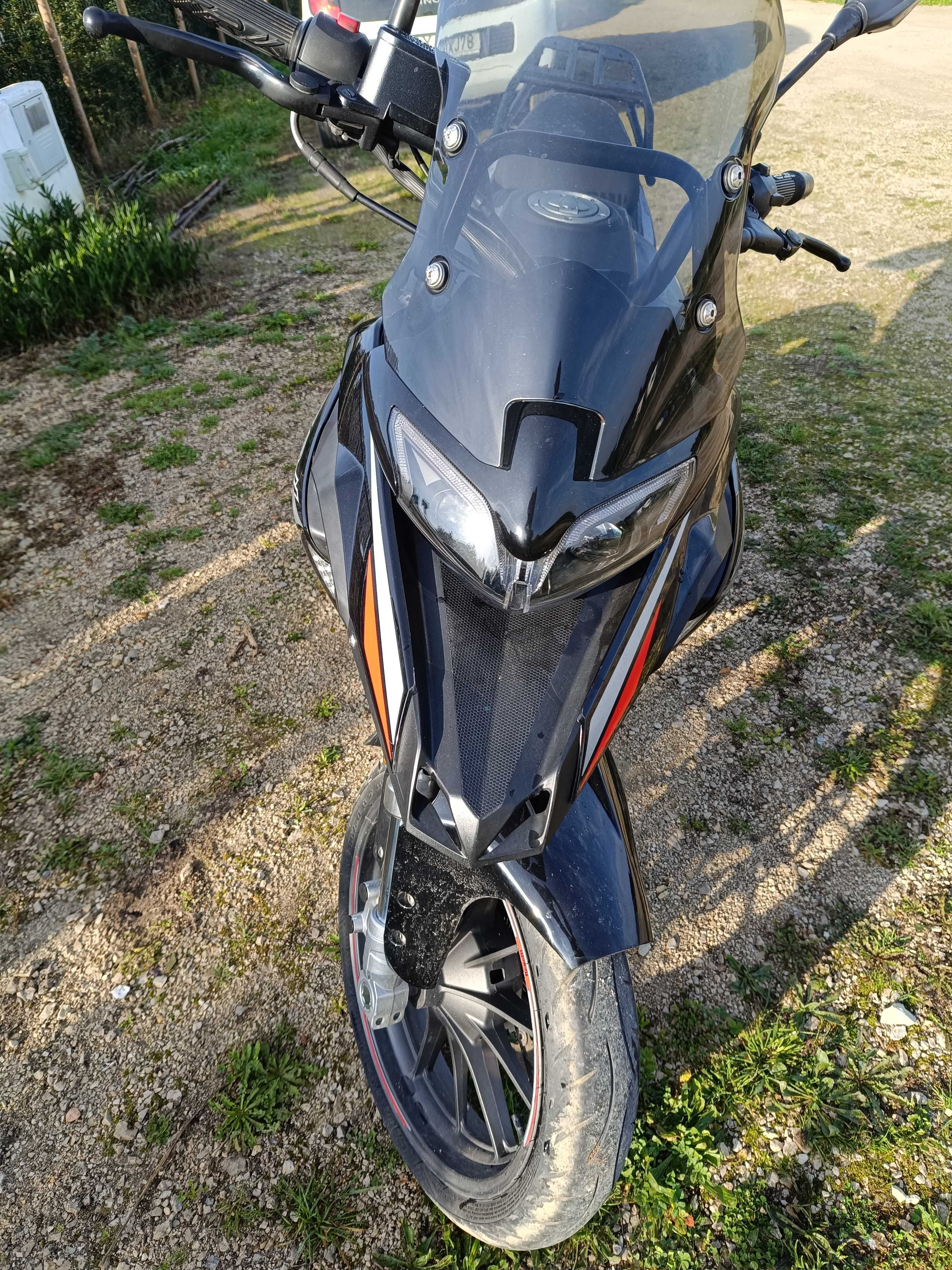 Benelli TRK 251 monocilindrica