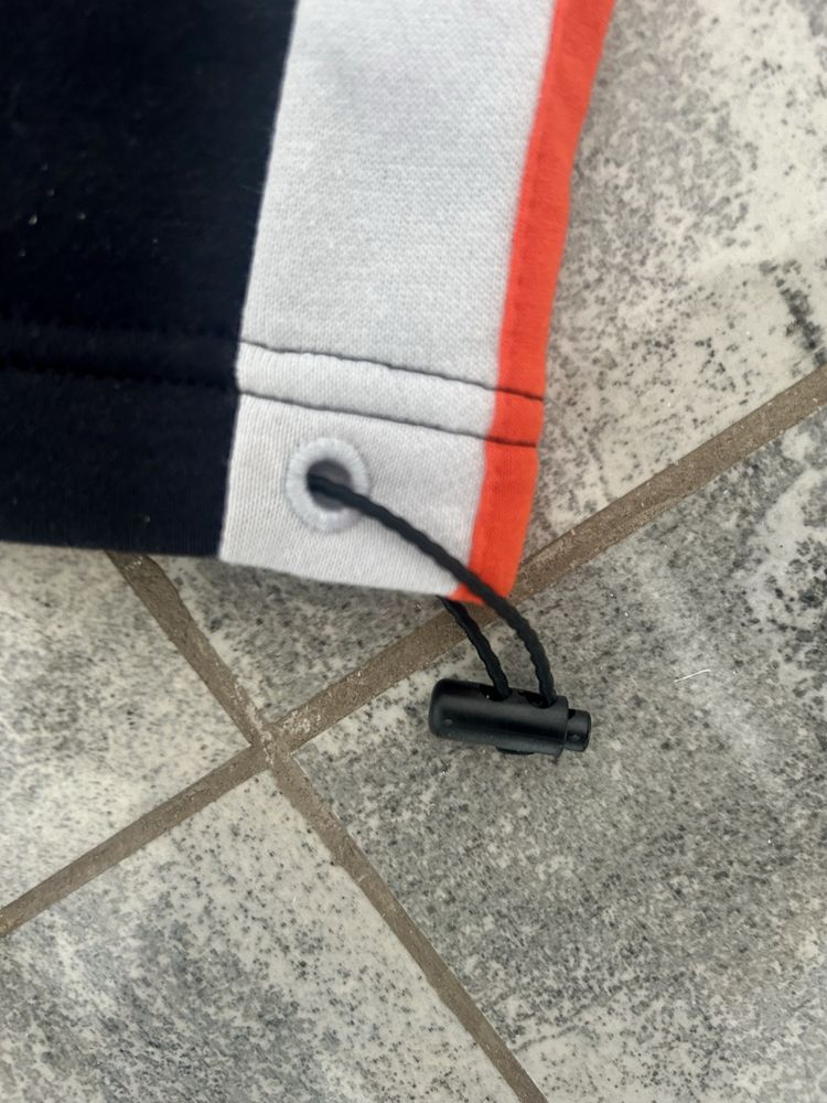 Nowe spodnie dresowe Under Armour S