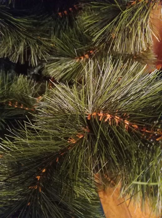 Искусственная сосна 1,8+подарки