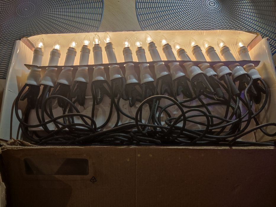 Zewnętrzne lampki świąteczne w kształcie świeczek