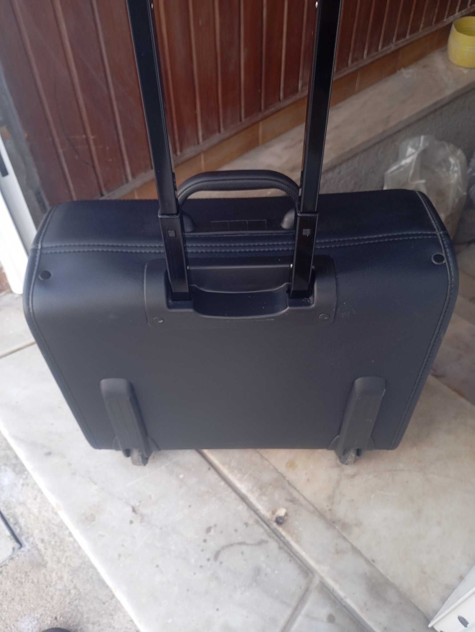 bonita mala preta com rodas em pele genuína da marca SAMSONITE.