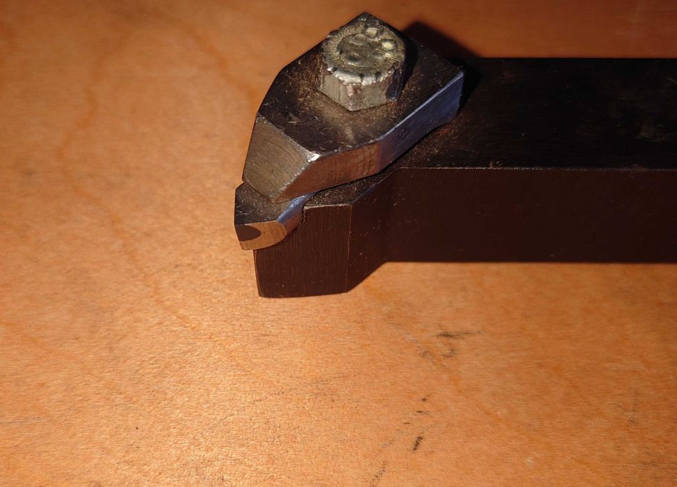 Резец токарный сборный подрезной со вставкой на основе нитрида бора