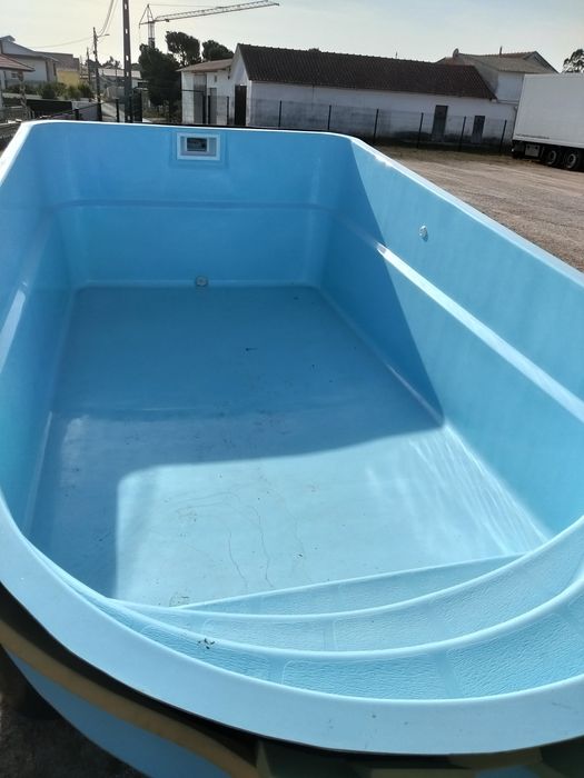 Piscina em Fibra + casa de máquinas + transporte