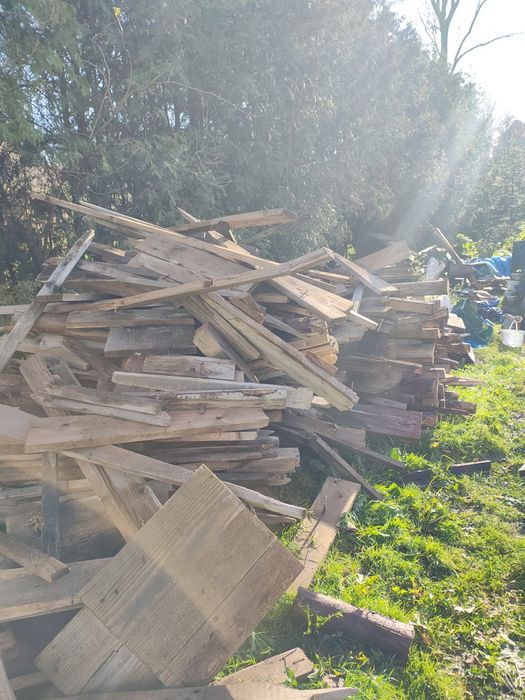 Oddam za darmo  drzewo po budowie deski .stemple..