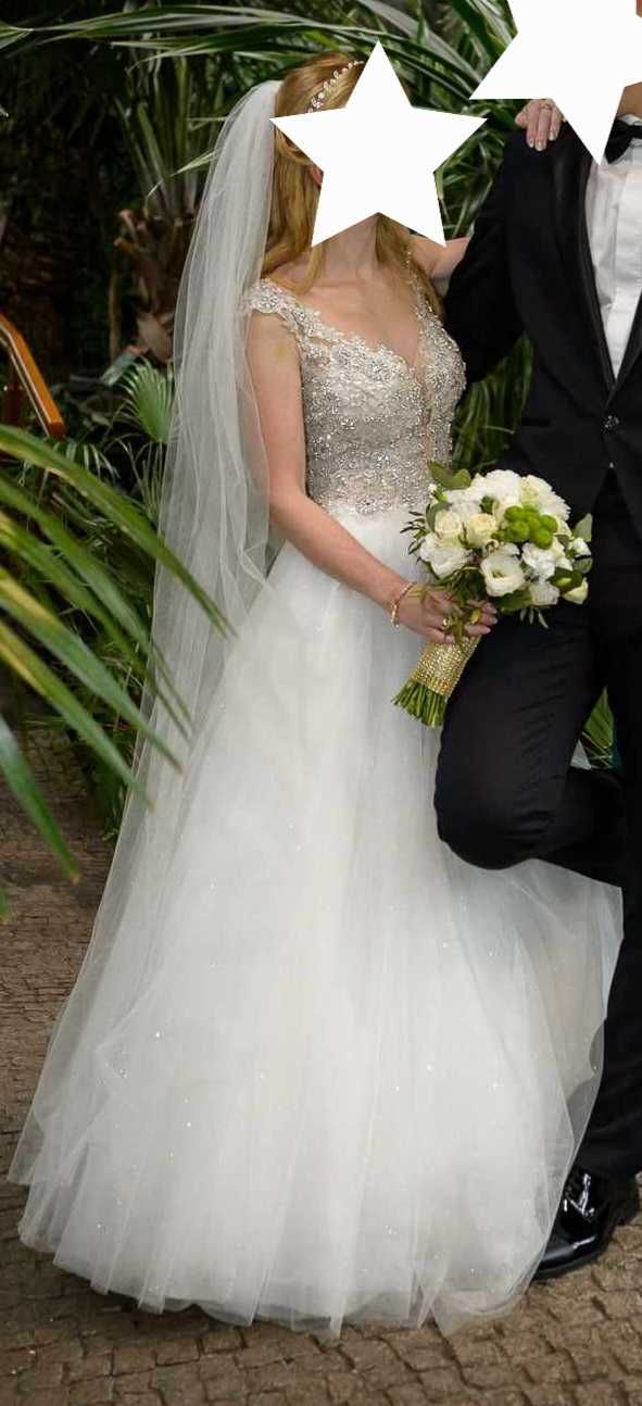 Suknia ślubna biała pięknie zdobiona