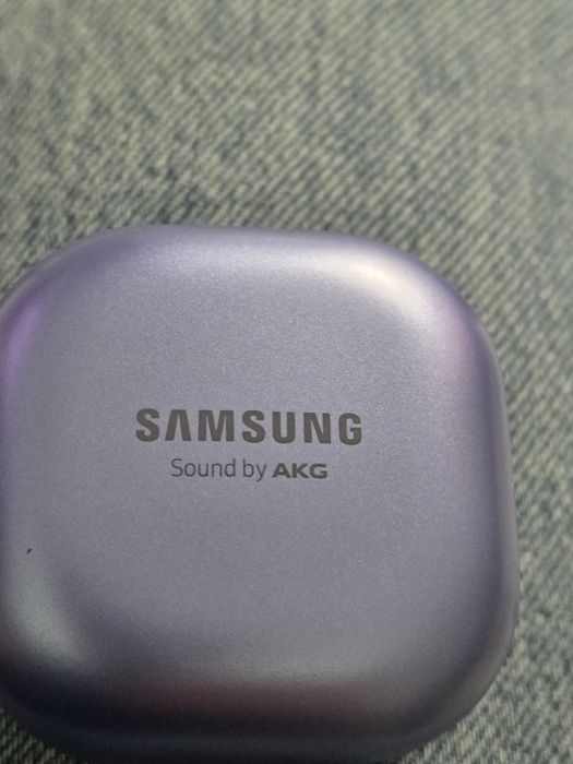 Phones Samsung modelo sm-r 190