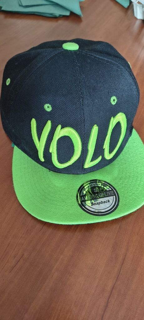 Czapka z daszkiem YOLO