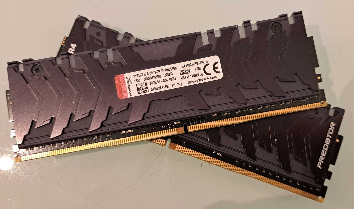 Memórias DDR4 4000 MHz HYPERX    KINGSTON
 2 X 8 GB = 16 GB  RGB CL 19