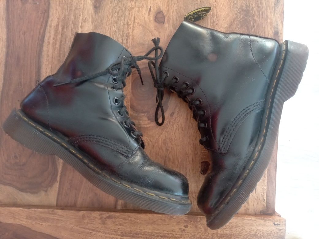 Klasyczne glany Dr. Martens rozmiar 40
