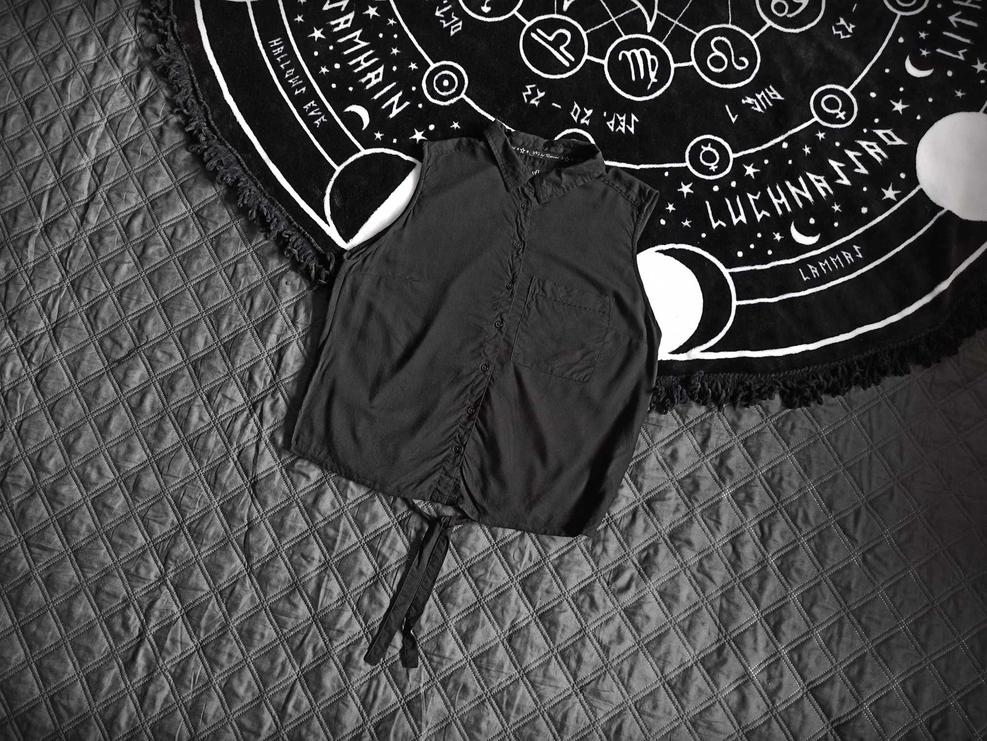 Czarna koszula bez rękawów bez pleców alternative nu goth