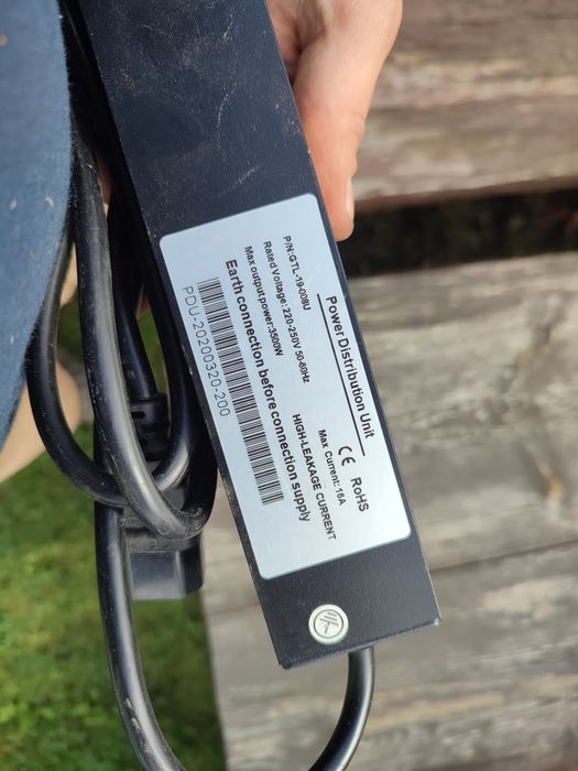 Listwy zasilające  19" dwie sztuki