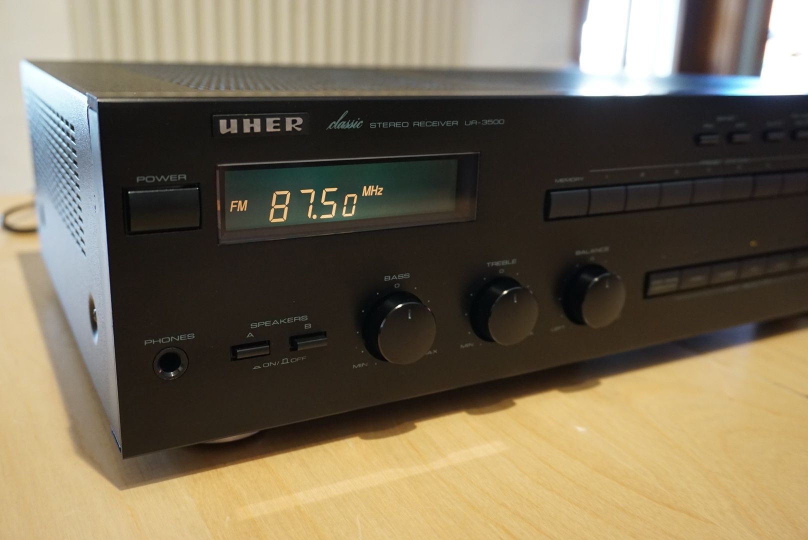 Amplituner stereo Uher