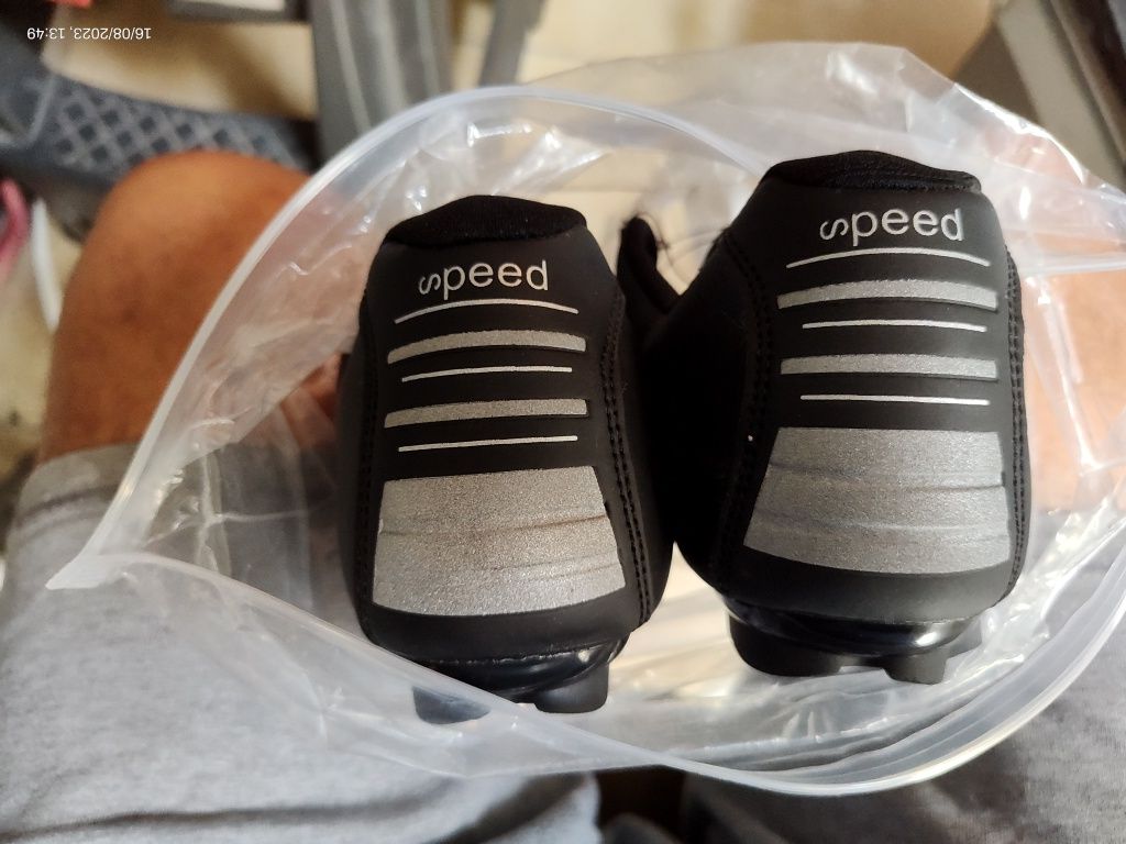 Sapatos speed (25) euros) e Pneus - 4 Pneus: 2 BTWin 25 x 700 (roda 2