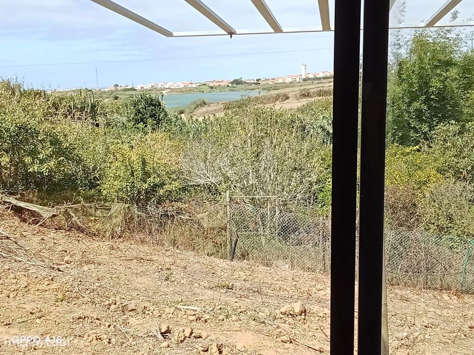 Lote de Terreno rústico com casa de Apoio