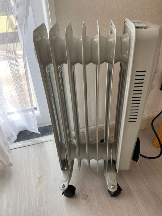 Aquecedor / Radiador a óleo - 6 elementos - 1500W + tomada