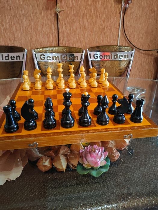 Набор звезда Старые деревянные Шахматы 42х42 см.