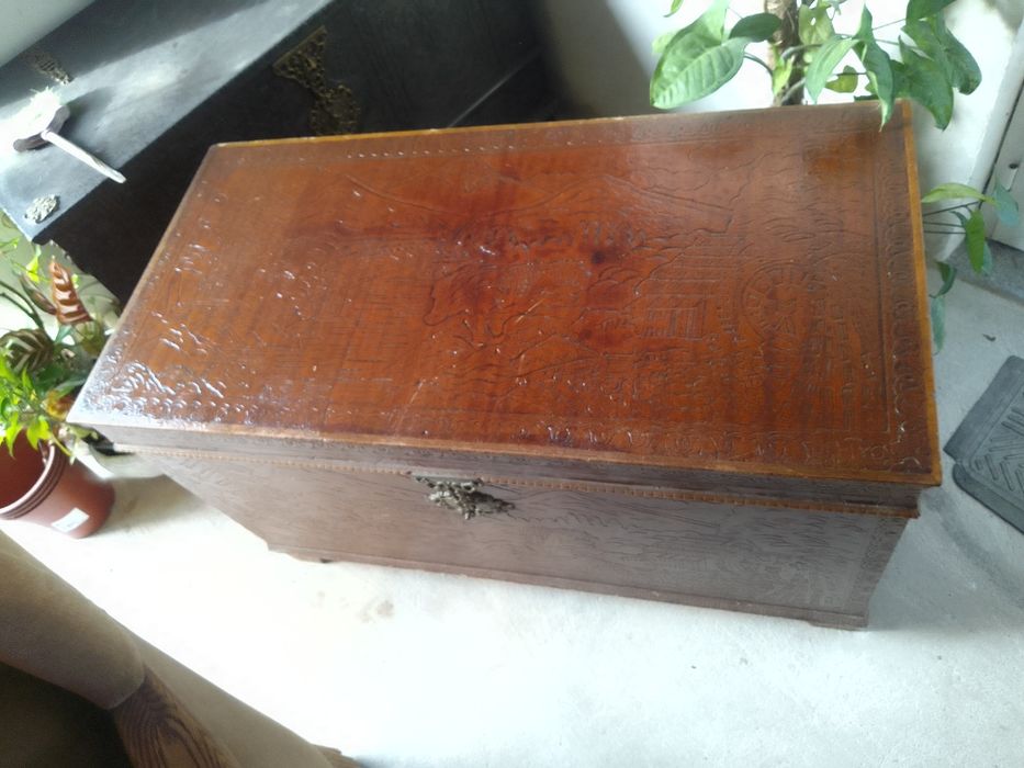 Arca baú de madeira.