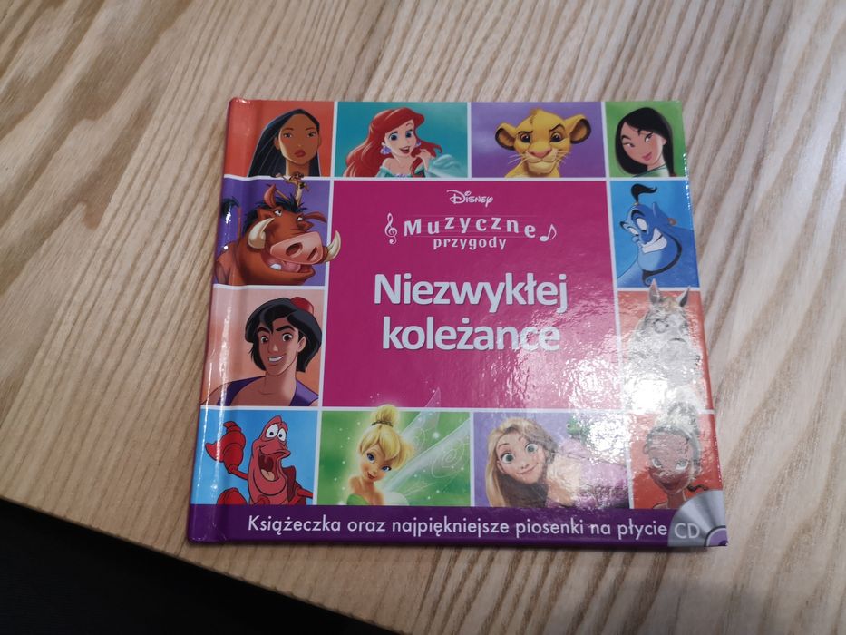 Sprzedam 2 talie kart i 2 książeczki z płytami