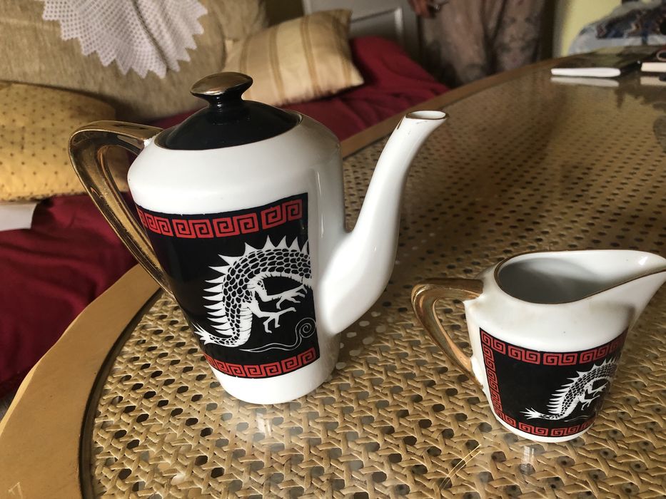 BULE DE CHÁ e LEITEIRA