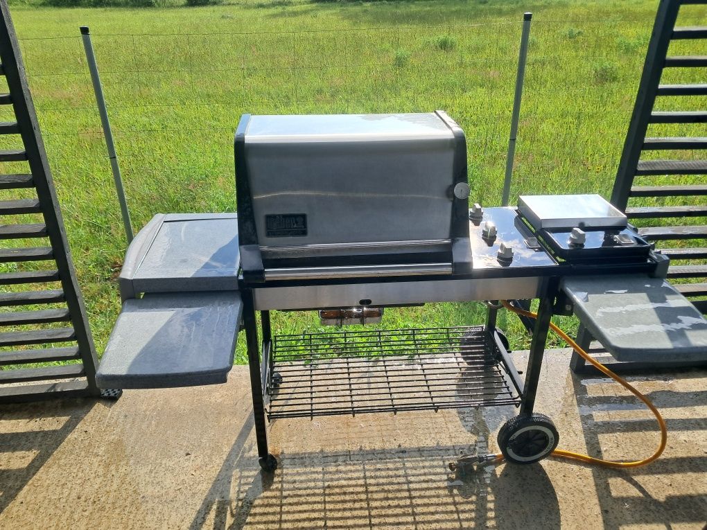 Gril gazowy firmy weber