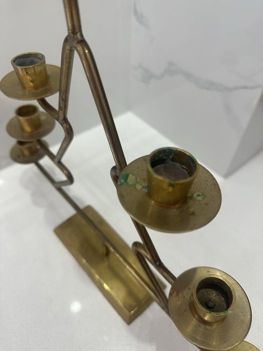 piękny, mosiężny, dekoracyjny świecznik w kształcie choinki