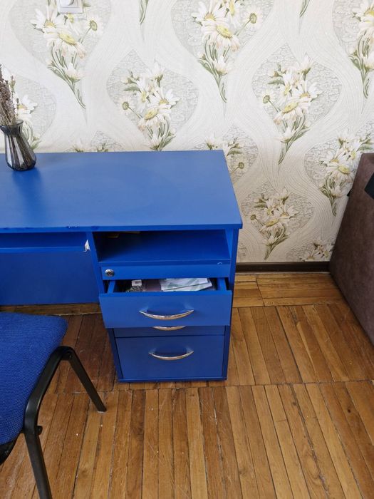 Продам стол компьютерный со стулом 1.000гр