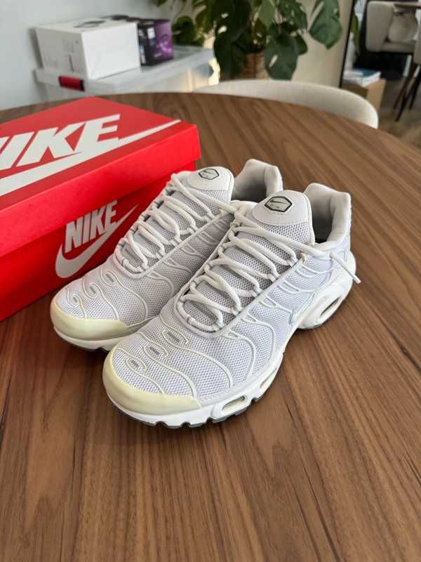 Białe/Butydamskiemęskie Nike Air Max Plus EU.40