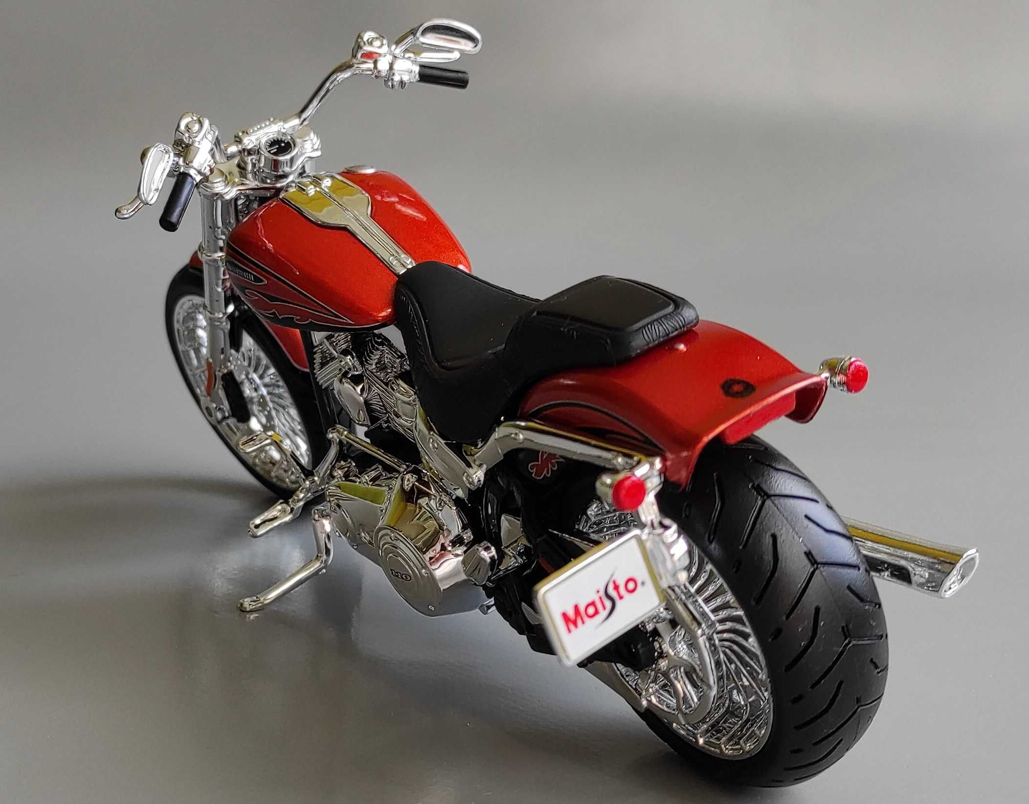Модель "Harley-Davidson CVO Breakout 2014" 1/12 (Maisto)