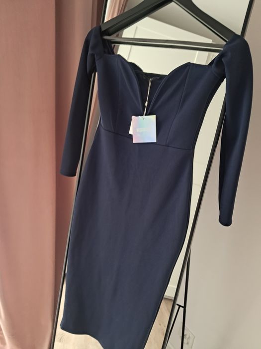 Nowa piękna sukienka na wesele z odkrytymi ramionami Missguided