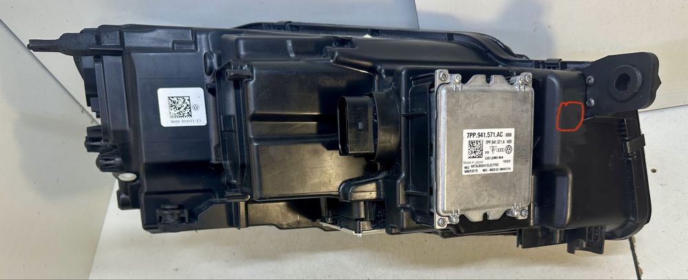 Фара ліва Volkswagen Passat B8 USA full led 2016 2017 2018 2019