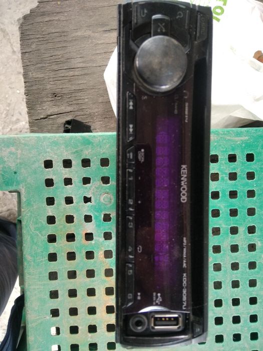 магнітола у відмінному стані всі функції працюють  без зауважень