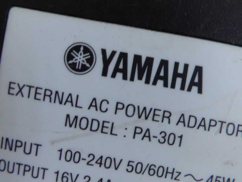 Zasilacz Yamaha PA-301 oryginalny 16V