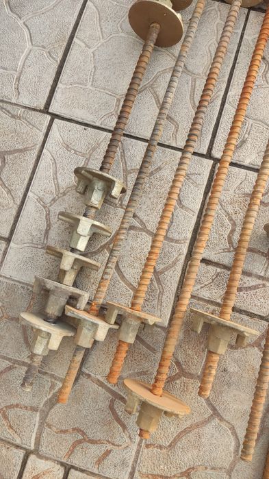 Опалубний гвинт з гайкою.