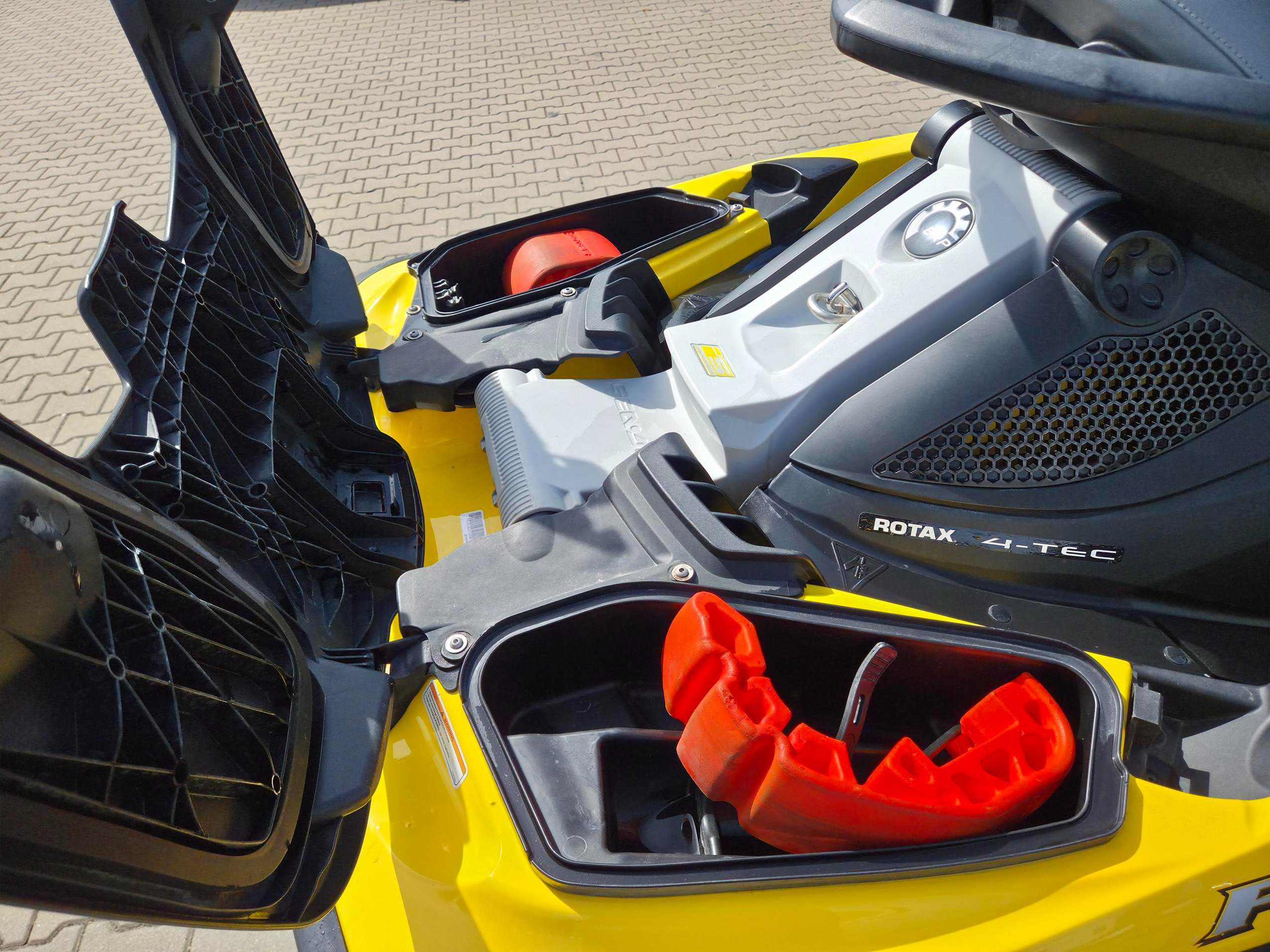 Skuter wodny SEA DOO  RXT260 IS uszkodzony