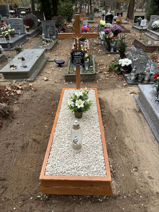 Obudowy grobu, krzyże, tabliczki montaż