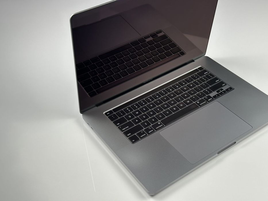 Laptop Apple MacBook Pro 16 A2141 | i9-9880H / 64GB / 1TB / Radeon/ US