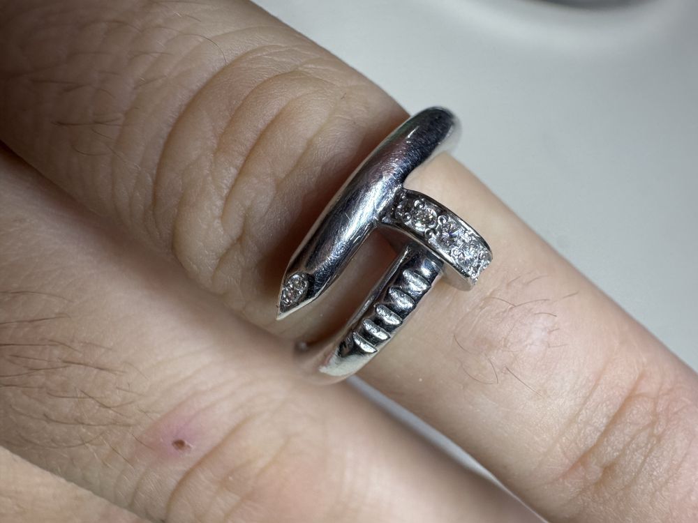 Золотое кольцо в стиле Cartier гвозьдь с бриллиантами белое золото