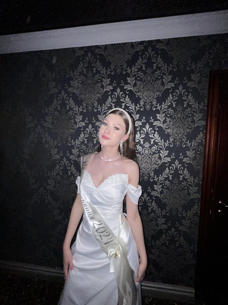 Випускна сукня з корсетом