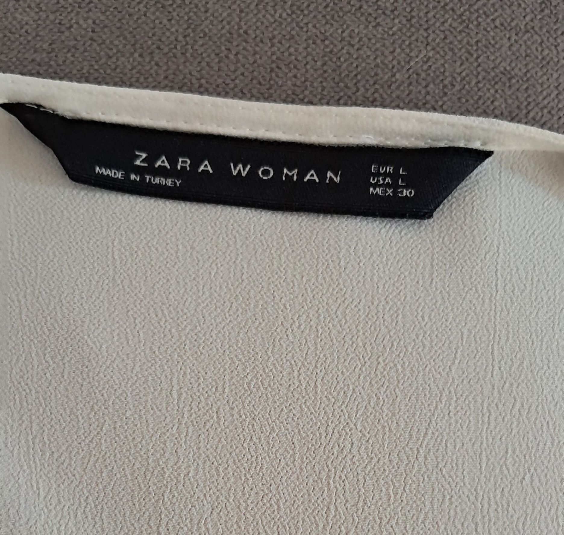 Bluzka Zara z plisowanym wykończeniem L