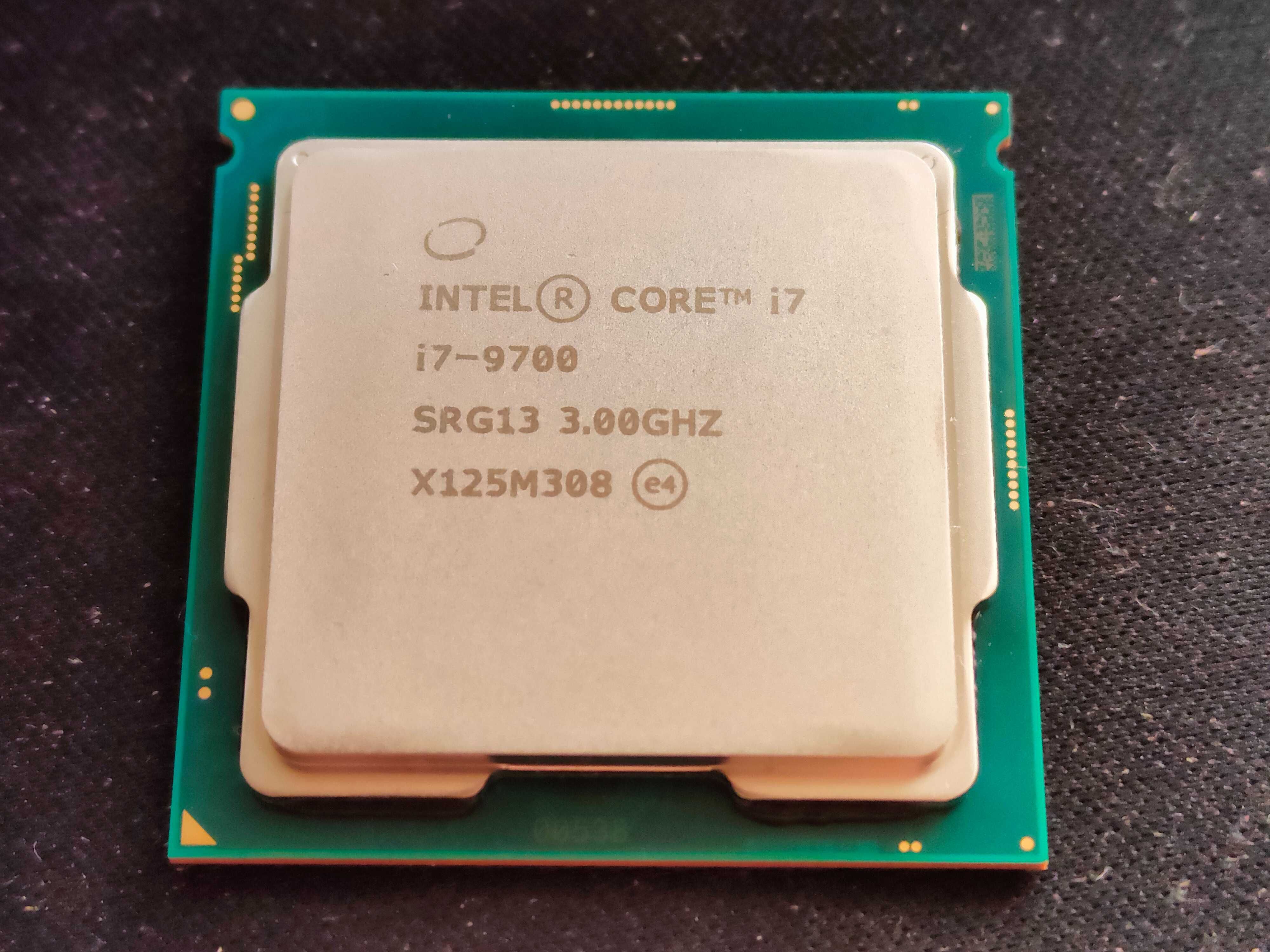 Процесор I7-9700