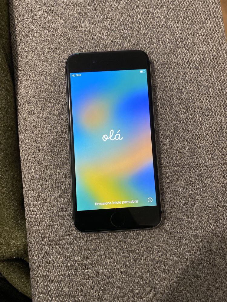 iPhone 8 usado, ótimo estado.