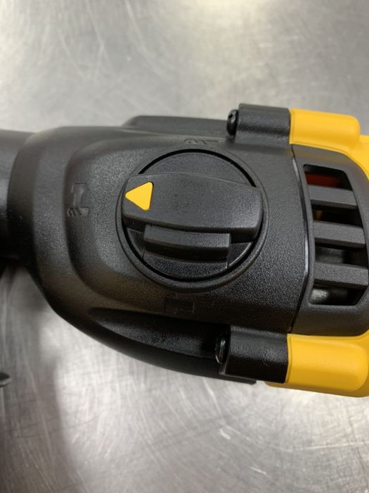 Martelo Combinado 710W Dewalt D25033K