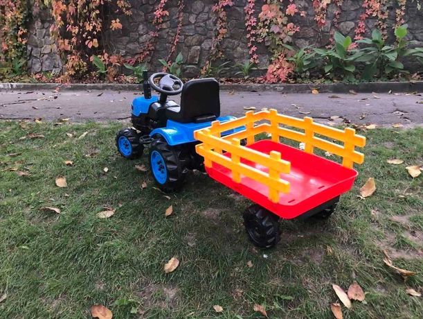 Biberoglu трактор на педалях дитячий