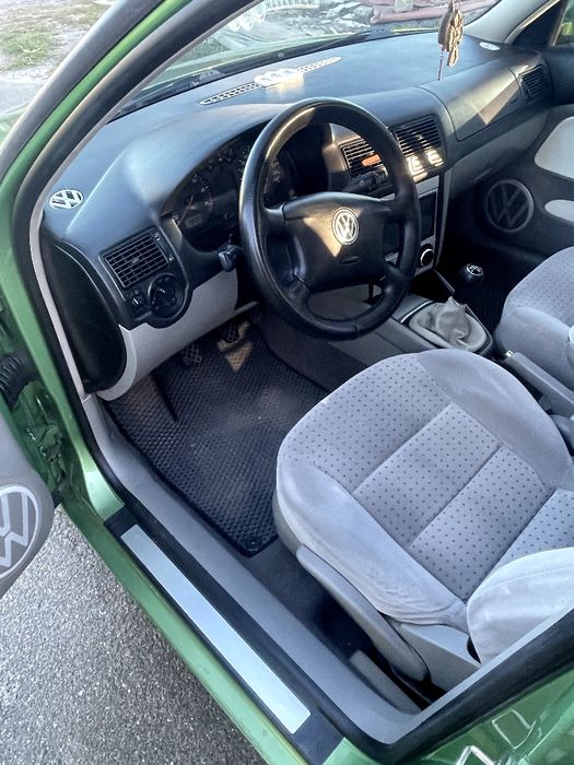 Продаю машину Volkswagen