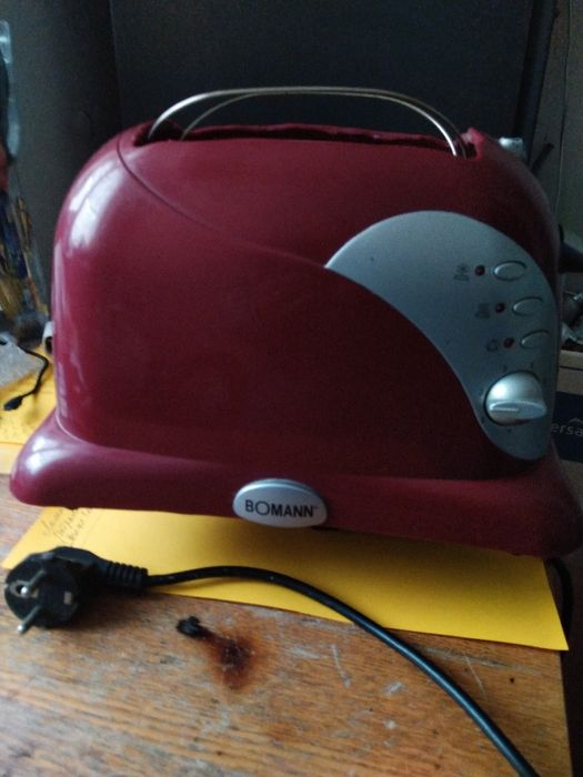 Тостер для кухні..