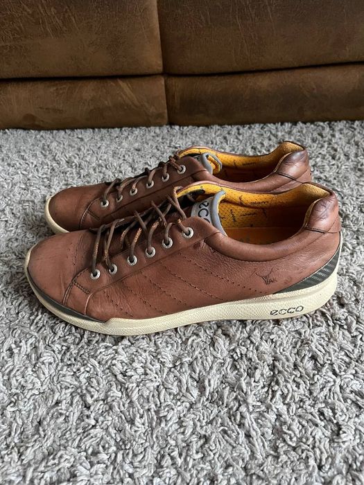 Кроссовки фирмы Ecco