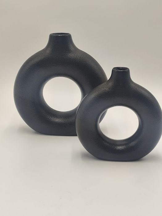 Nowoczesny zestaw 2 wazonów ceramicznych czarne donuty dekoracyjne